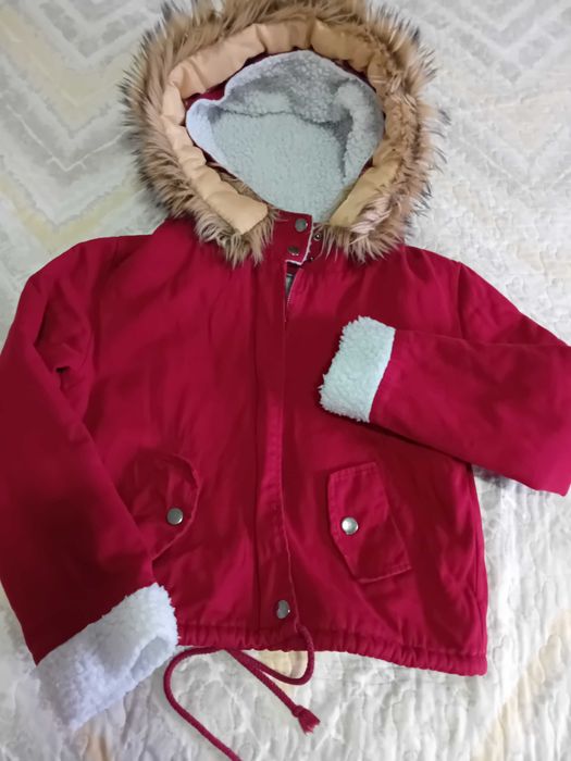 Дамско  късо  палто.