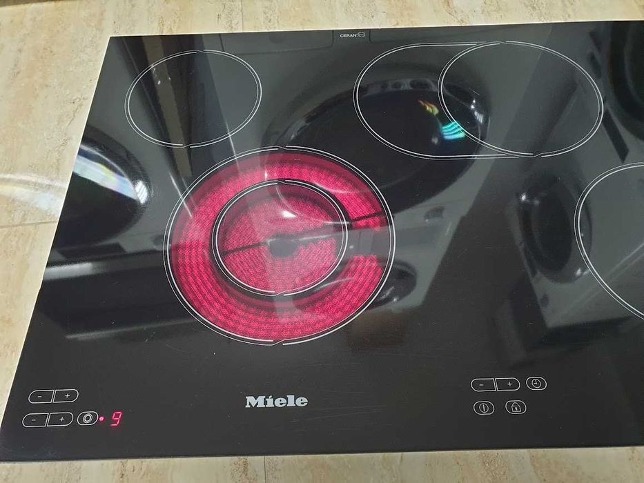 Miele KM552 - Керамичен Плот Котлони 4 зони за Вграждане Миеле