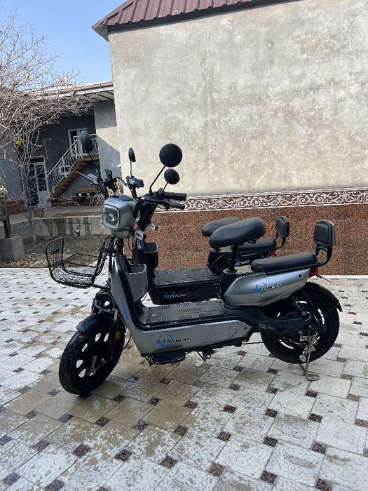 Velomax skutrlari sotiladi ideal xolatda maksemal tezlegi 50.