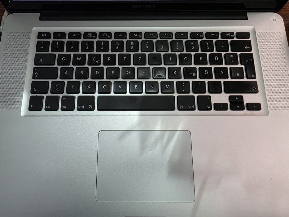 Vand/Schimb MacBook Pro Early 2011