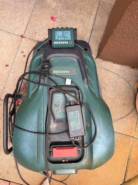 Robot tuns iarba Parkside