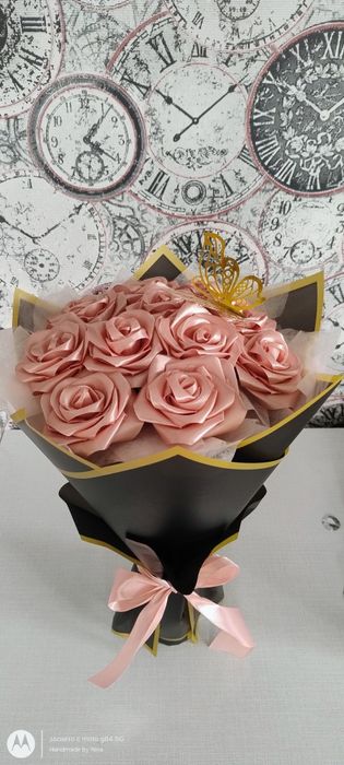 Букети и аранжировки от сатенени рози