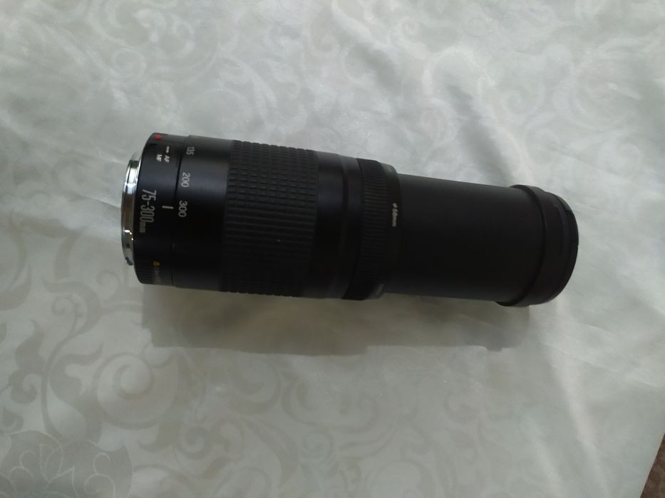 Foto aparat qoʻshimcha Binokili bilan