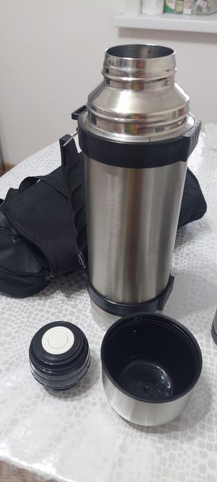 Продам термос с кружками