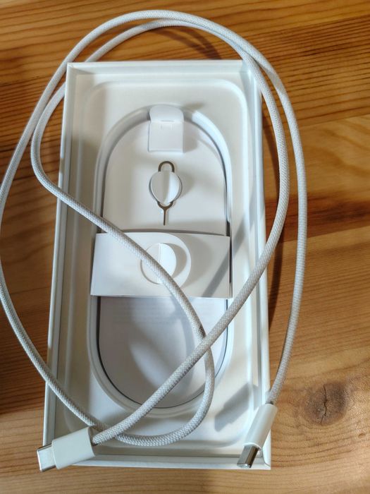 Apple iPhone 16 Pro Desert Titanium, 256 GB, Отлично състояние