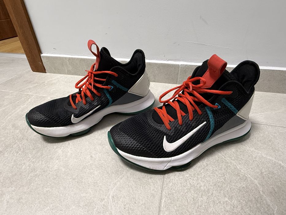 Маратонки NIKE Lebron Witness IV