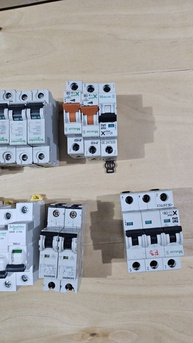 37 Sigurante / disjunctori / brackeri diverse valori vizibile in foto