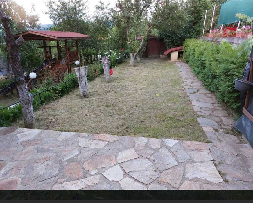 Поддръжка на тревни площи