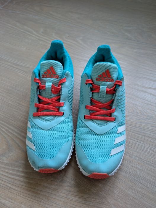 Леки и удобни детски маратонки ADIDAS 32