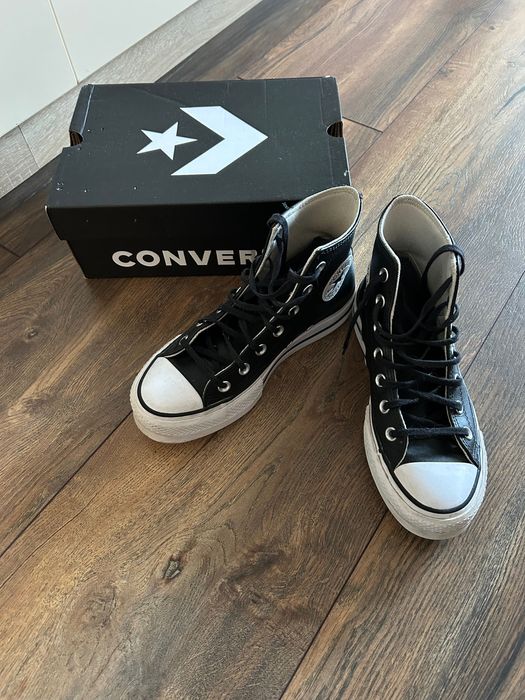 Продавам високи кецове CONVERCE.