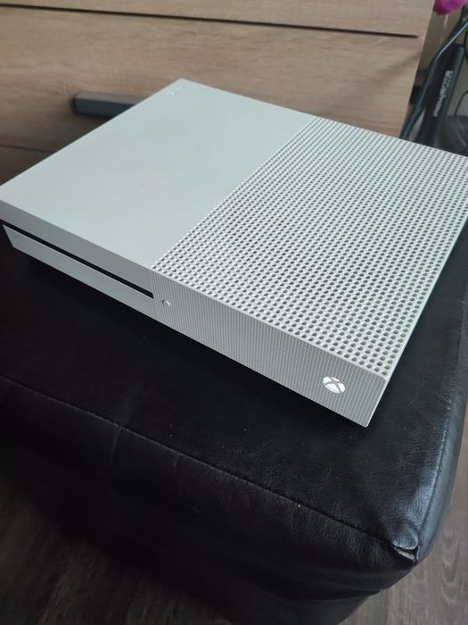 XBOX ONE S два комплекта