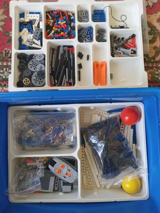 STEM, LEGO BRICKS.  982 set.