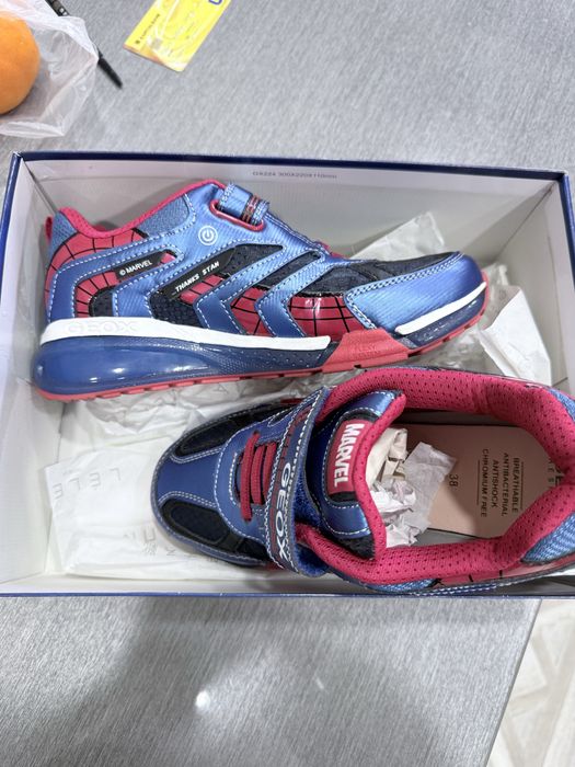 Продаются кроссовки 38 размер Geox