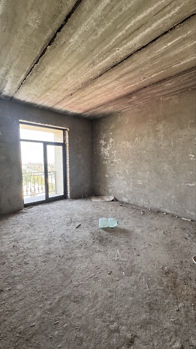 Eshonguzarda dom sotiladi