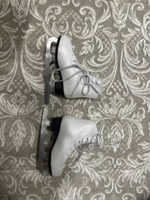 Продам коньки женские 31