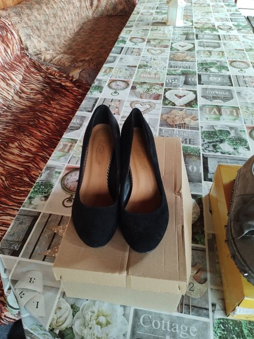 Обувки с ток почти нови