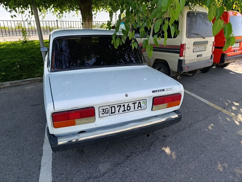 Vaz 2107 srochna sotiladi