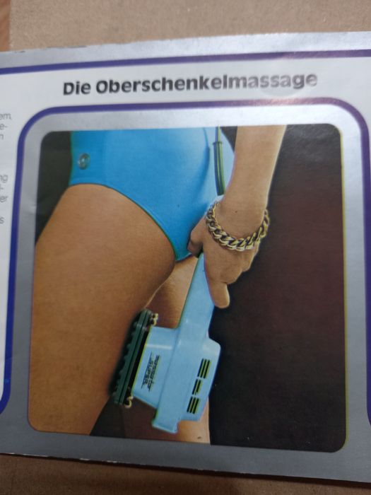 Прекрасен немски масажор с 9 преставки и стойка метален