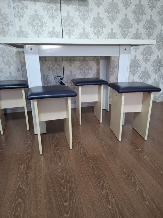 Продам стол, стулья