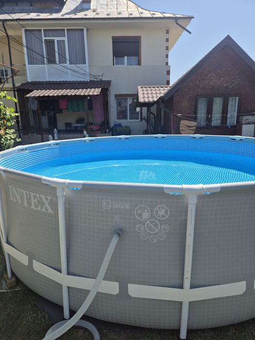 Vând piscina + accesorii