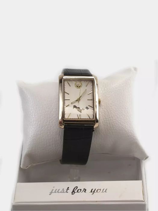 Erkaklar soati Indi sotuvda mavjud