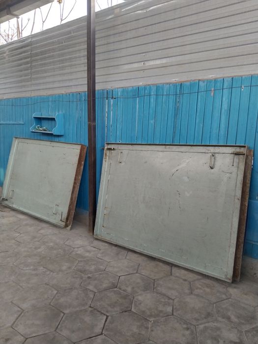 Продаю гаражные ворота.