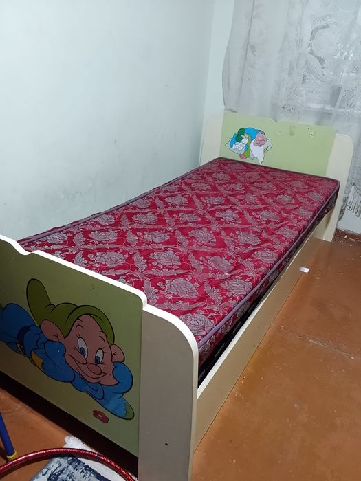 Срочно продам кровать и комод