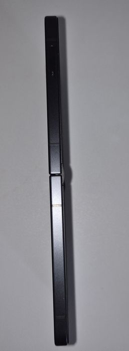 Samsung Z Flip7 256GB Jetblack | 650€ | 2.5 г. гаранция | 20 калъфа
