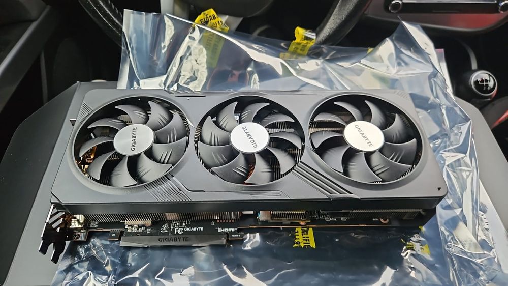 Vand placa video Gigabyte RX 7800XT 16GB