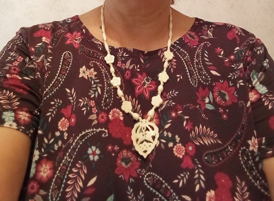 Дамско  колие от кост