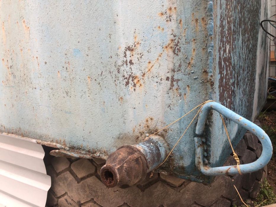 Продам железный бак для воды