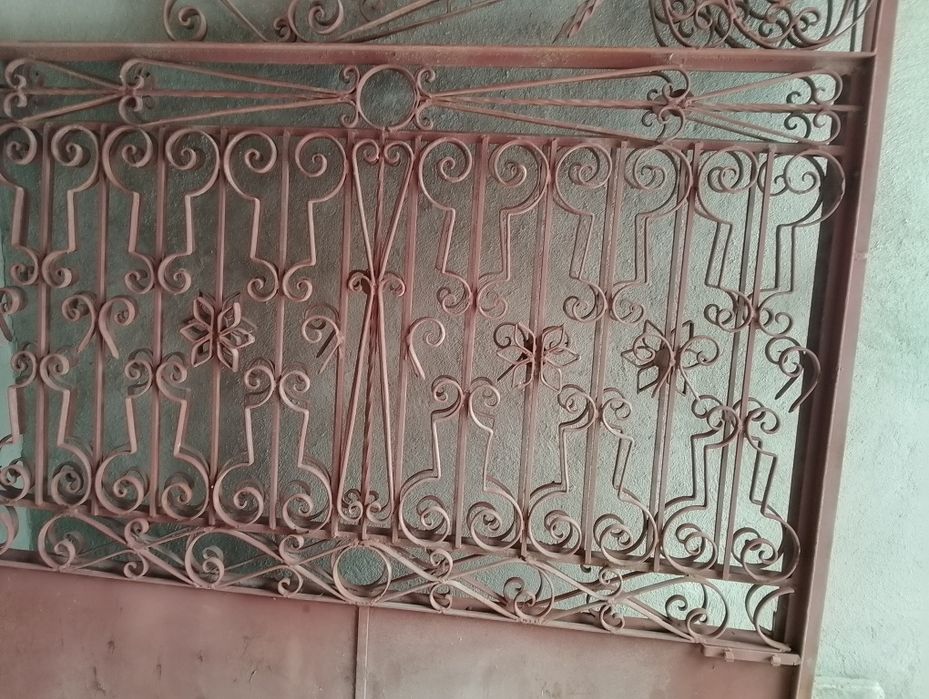 Vând porți metalice