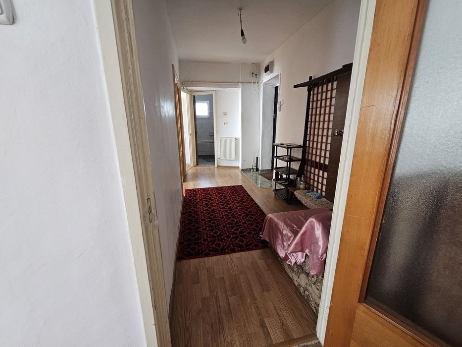 Ofer spre inchiriere apartament 2 camere decomandate parcul Catedralei