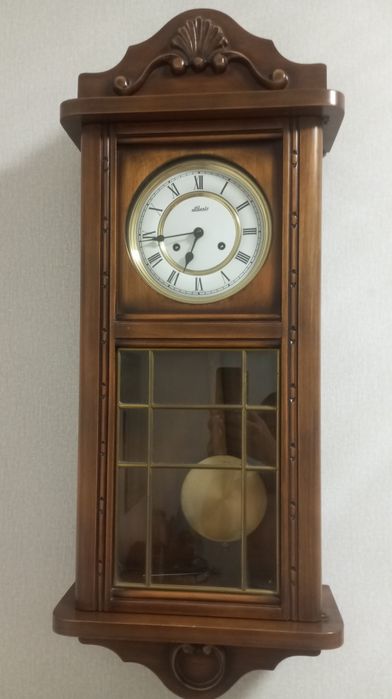 Классические настенные часы с боем