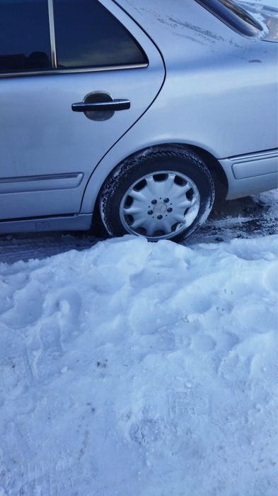 Продаю зимние шины на мерседес