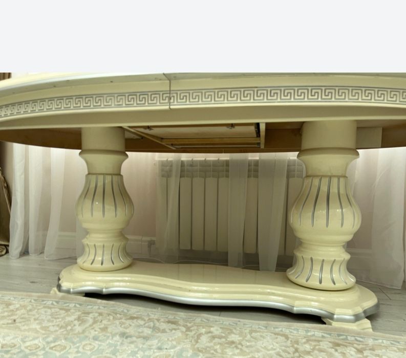 Стол Версаче в отличном состоянии