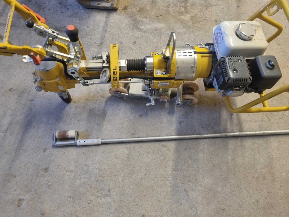 Masina de tirfonat-bulonat ROBEL 30.82