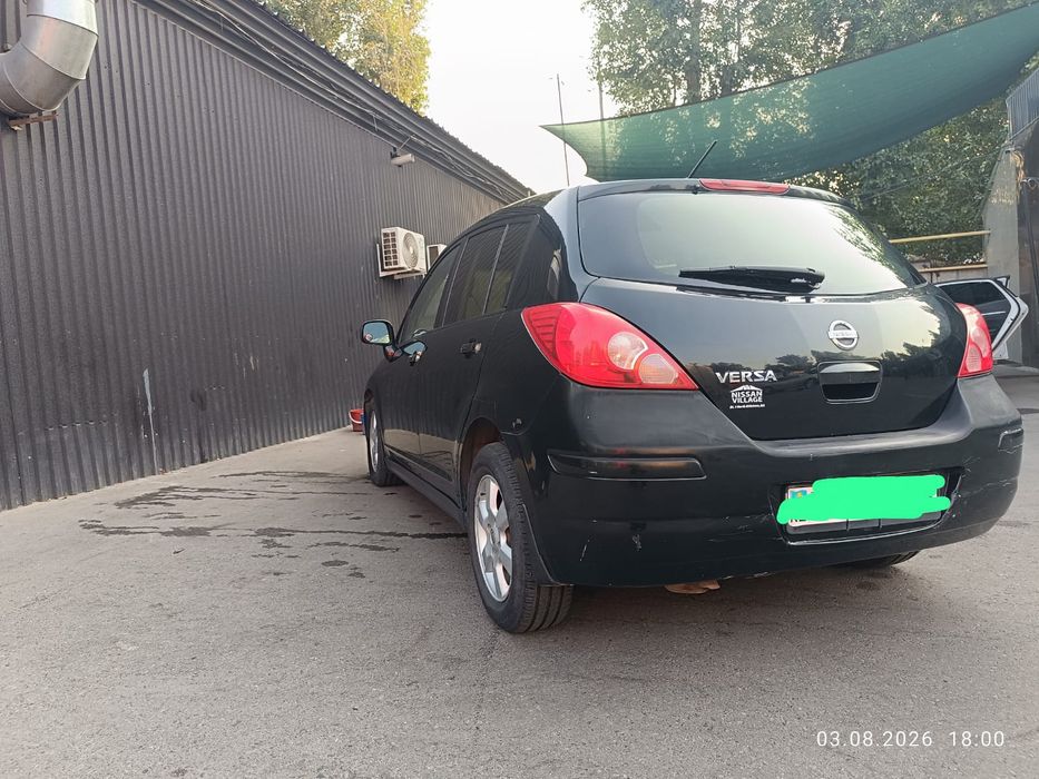 Продам автомобиль Nissan versa срочно