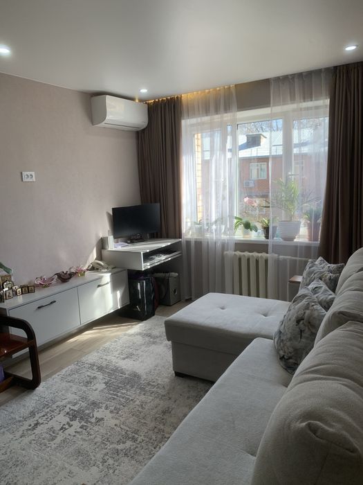 Продается своя 1 комнатная кв чиланзар 4 квартал 4 этаж