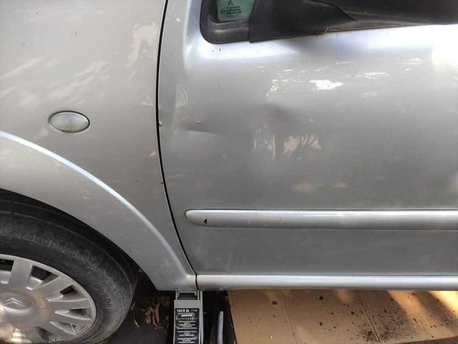 Citroen C3 Gri Înmatriculată 1230e si Citroen C3 Rosie pt piese 700e