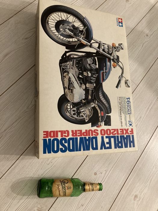 Macheta 1:6 motocicleta Harley Davidson super glide