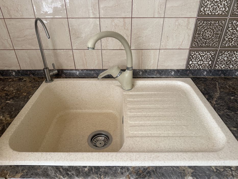 Раковина бежевая