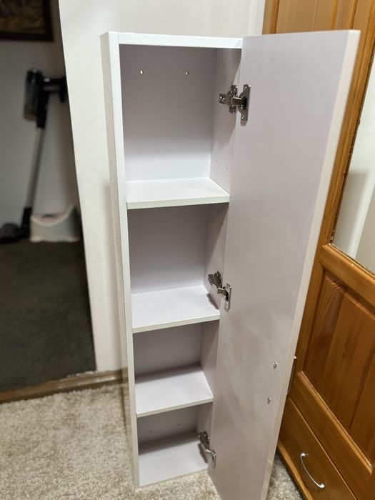 Стенен шкаф за баня