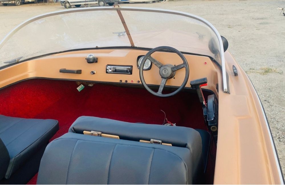 Моторна лодка 4,5 м.