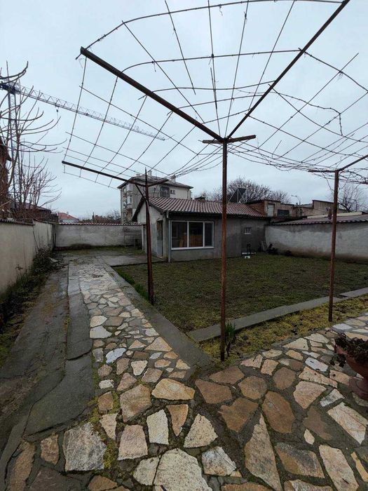 Триетажна къща в Центъра на гр.Свиленград,обл.Хасково