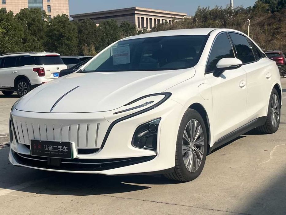 HONGQI E- QM5 610KM 6300$