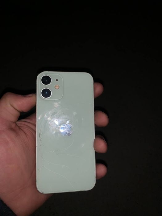 IPhone 12 mini ideal emasu atak zakoni