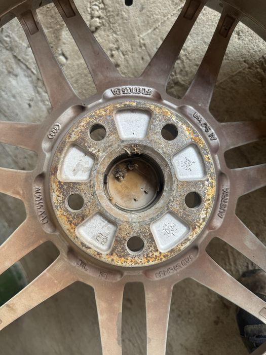 Джанти 19-ки свалени от Ауди А8 Д3