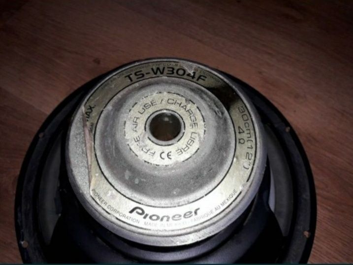 Subwoofer auto Pioneer Ts-w304f de 12' 30 cm cu o putere min 300 w max