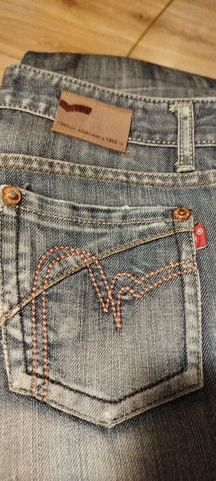 Продам мужские джинсы